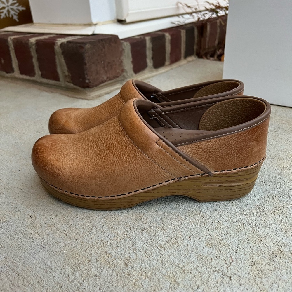 Dansko clogs, honey colored, size 38 (8)